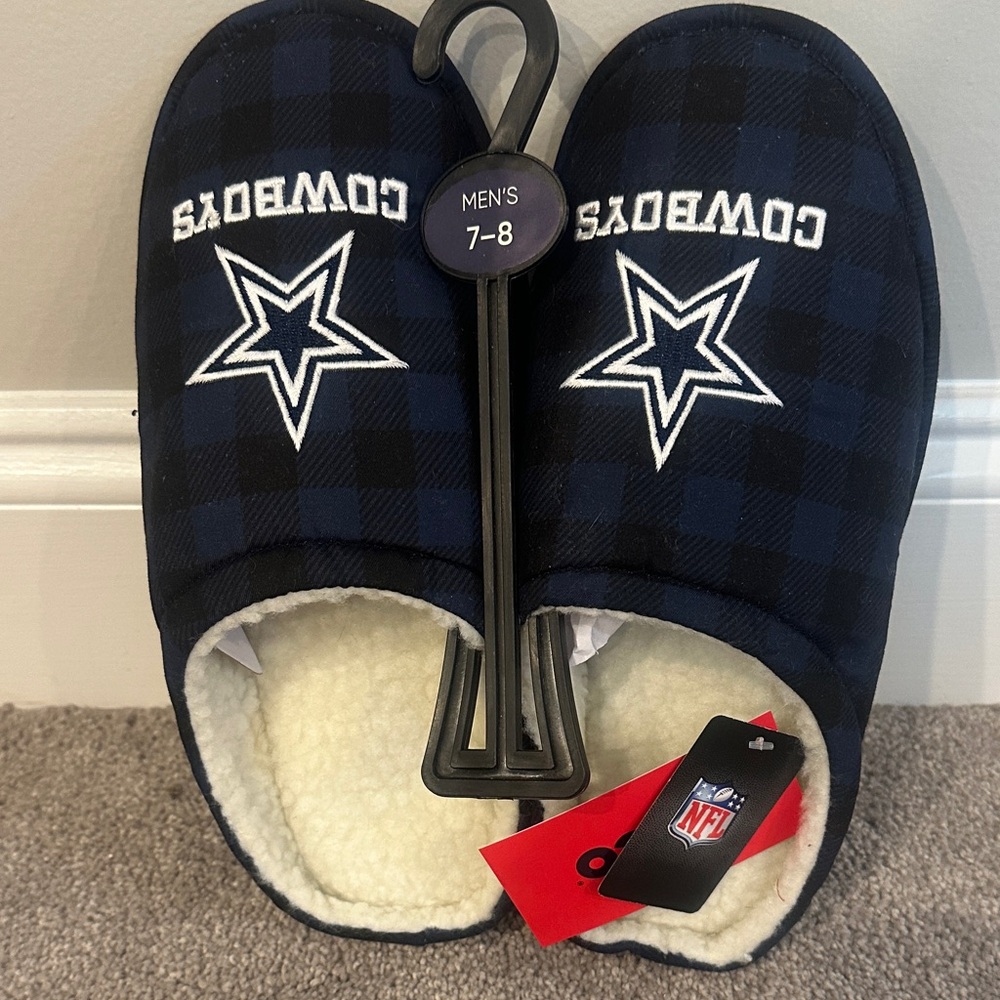 NWT NFL Cowboys Blue Checkered Slippers Size 7-8